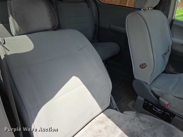 image for item FH6104 2009 Nissan Quest van