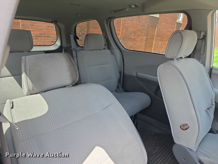 image for item FH6104 2009 Nissan Quest van