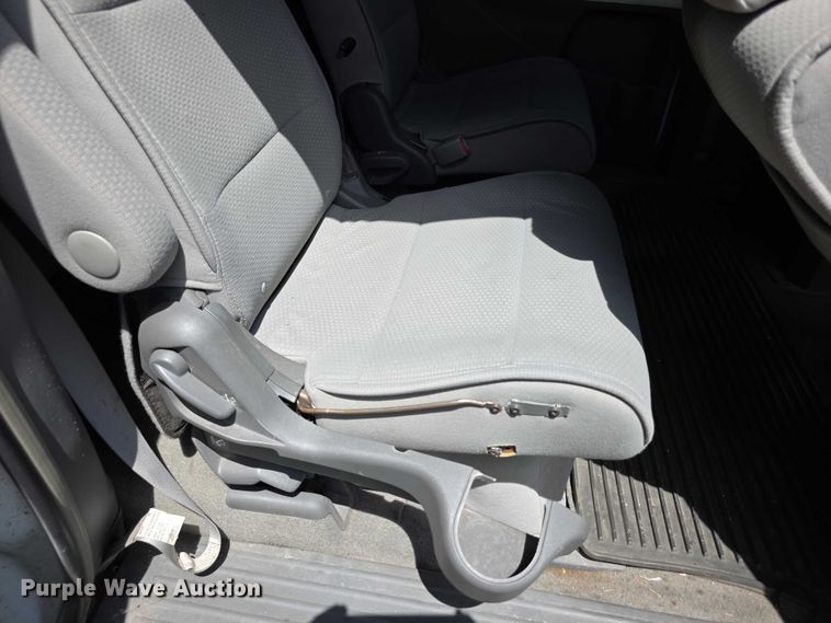 image for item FH6104 2009 Nissan Quest van