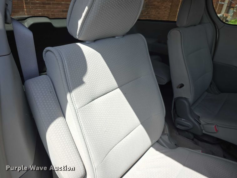 image for item FH6104 2009 Nissan Quest van