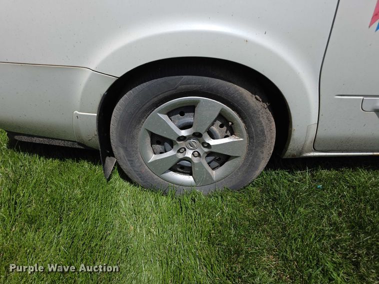 image for item FH6104 2009 Nissan Quest van