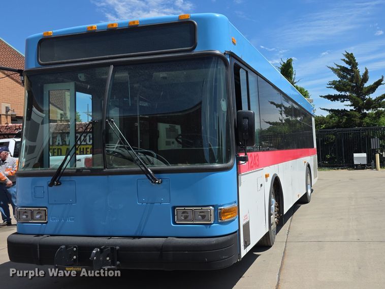 image for item FH6105 2012 Gillig G27E102N2 shuttle bus