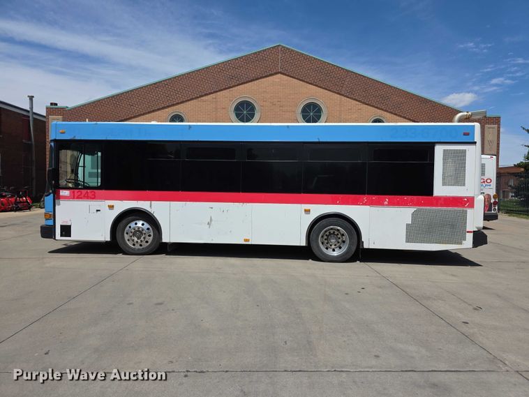 image for item FH6105 2012 Gillig G27E102N2 shuttle bus