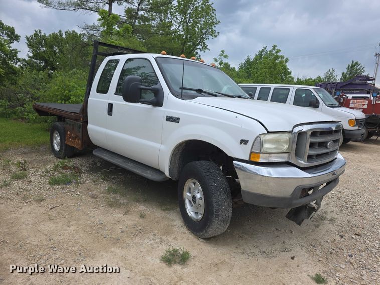 image for item FH6106 2002 Ford F350 Super Duty Ext. Cab flatbed pickup truck
