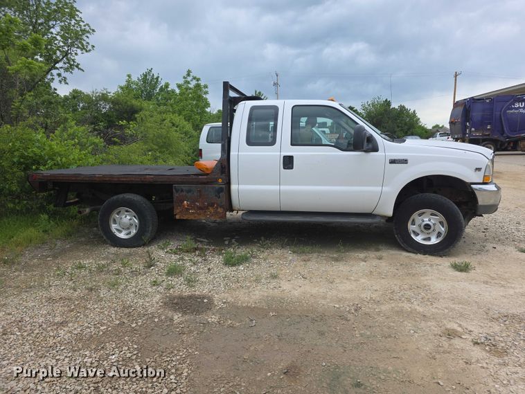 image for item FH6106 2002 Ford F350 Super Duty Ext. Cab flatbed pickup truck