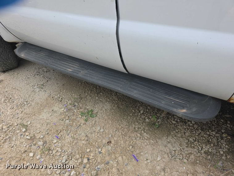 image for item FH6106 2002 Ford F350 Super Duty Ext. Cab flatbed pickup truck