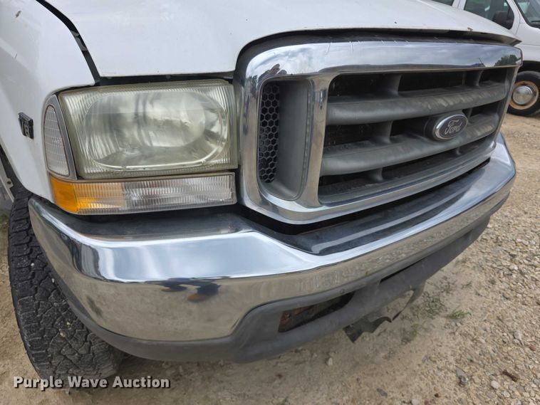image for item FH6106 2002 Ford F350 Super Duty Ext. Cab flatbed pickup truck
