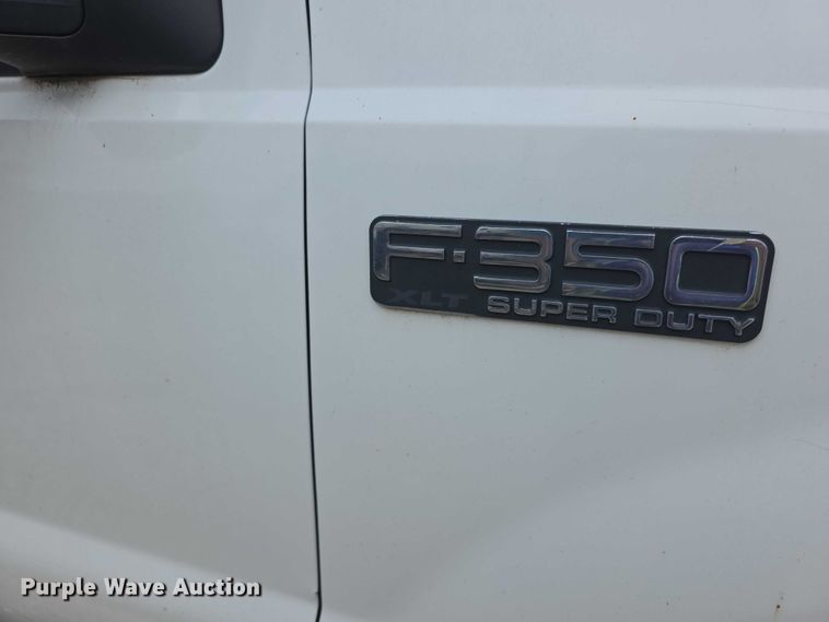 image for item FH6106 2002 Ford F350 Super Duty Ext. Cab flatbed pickup truck