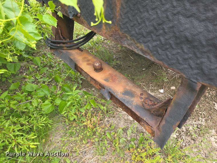 image for item FH6106 2002 Ford F350 Super Duty Ext. Cab flatbed pickup truck