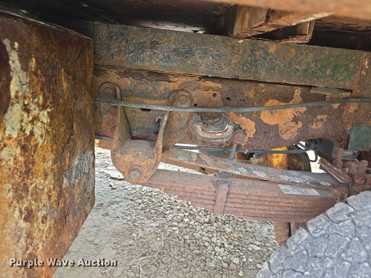 image for item FH6106 2002 Ford F350 Super Duty Ext. Cab flatbed pickup truck