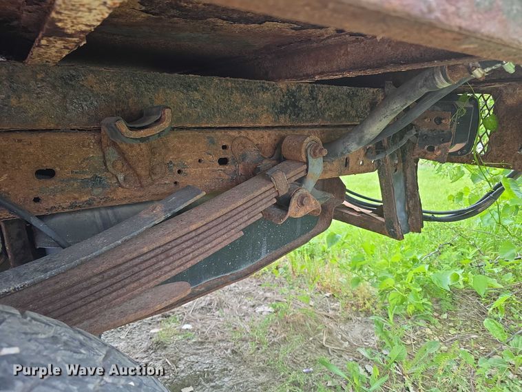 image for item FH6106 2002 Ford F350 Super Duty Ext. Cab flatbed pickup truck