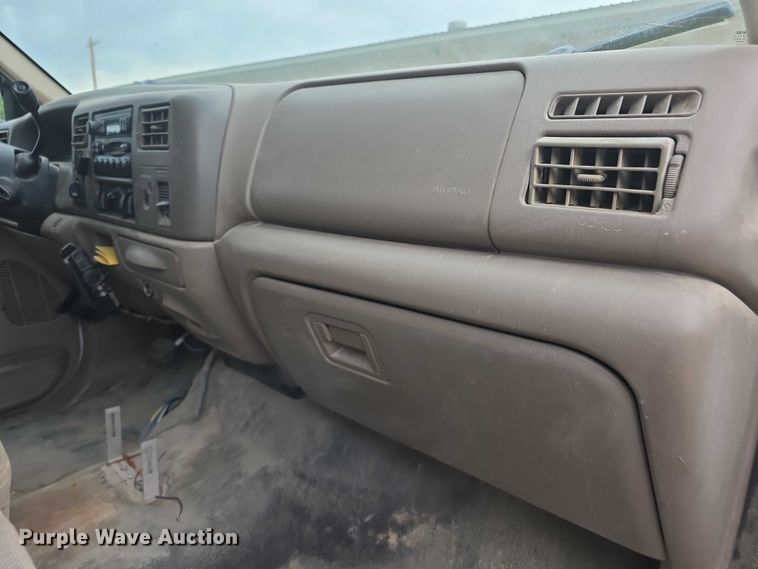 image for item FH6106 2002 Ford F350 Super Duty Ext. Cab flatbed pickup truck