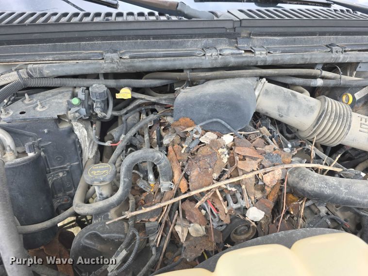 image for item FH6106 2002 Ford F350 Super Duty Ext. Cab flatbed pickup truck