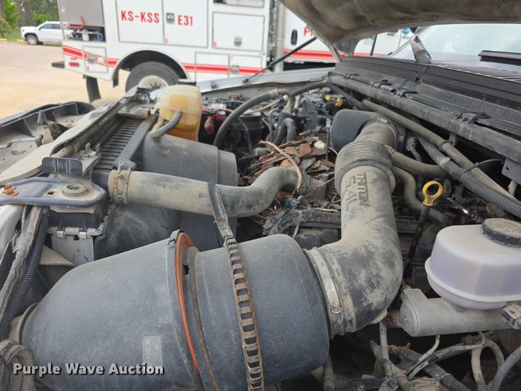 image for item FH6106 2002 Ford F350 Super Duty Ext. Cab flatbed pickup truck