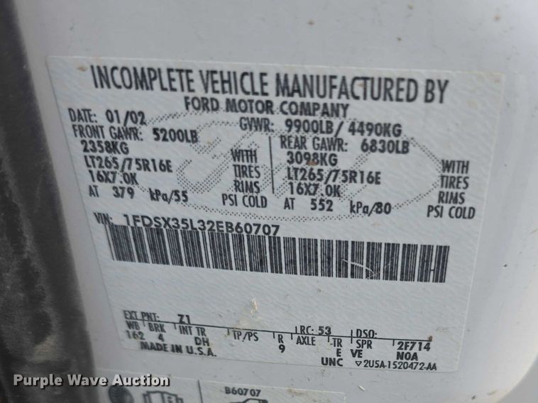 image for item FH6106 2002 Ford F350 Super Duty Ext. Cab flatbed pickup truck