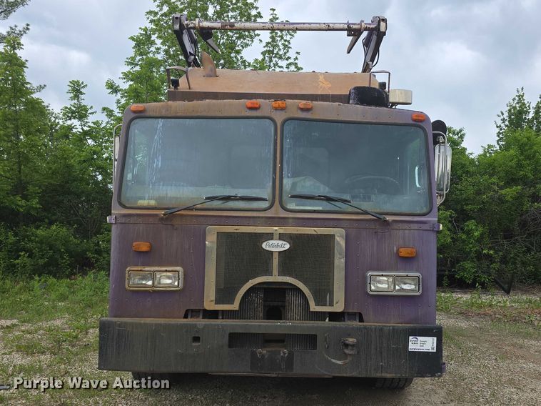 image for item FH6107 1995 Peterbilt 320 refuse truck