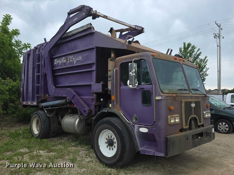image for item FH6107 1995 Peterbilt 320 refuse truck