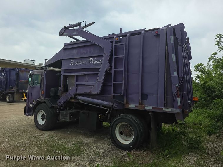 image for item FH6107 1995 Peterbilt 320 refuse truck