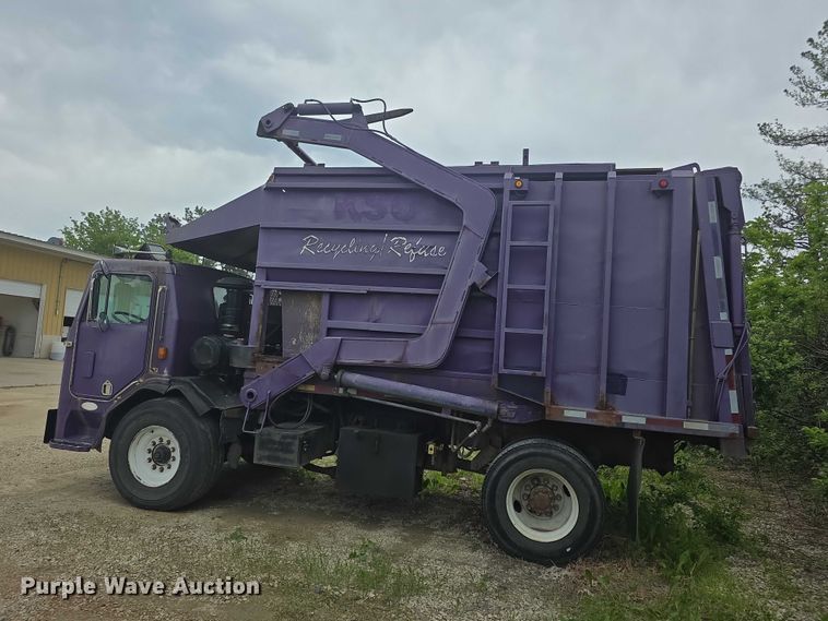 image for item FH6107 1995 Peterbilt 320 refuse truck