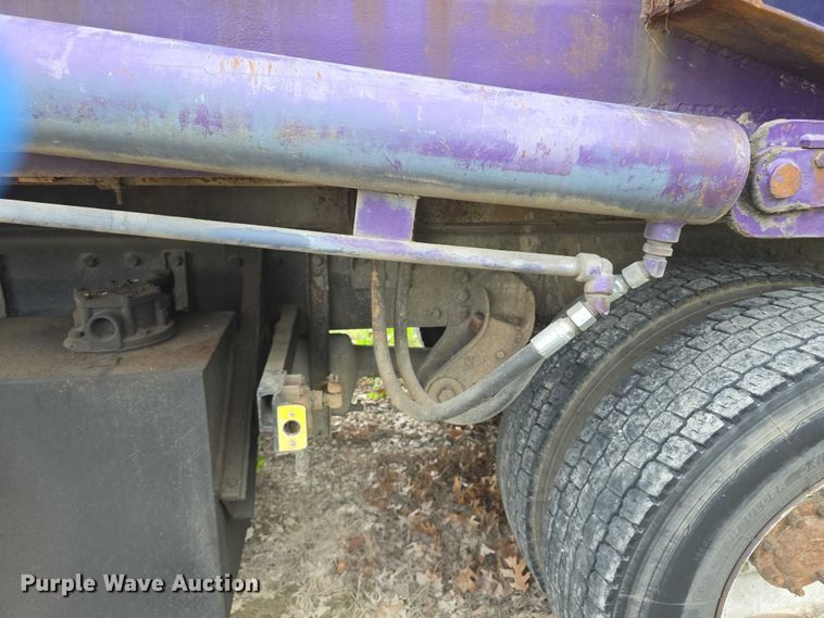 image for item FH6107 1995 Peterbilt 320 refuse truck