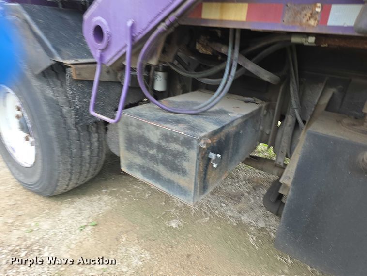 image for item FH6107 1995 Peterbilt 320 refuse truck