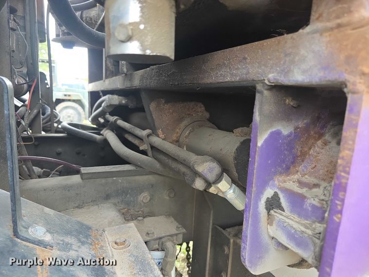 image for item FH6107 1995 Peterbilt 320 refuse truck