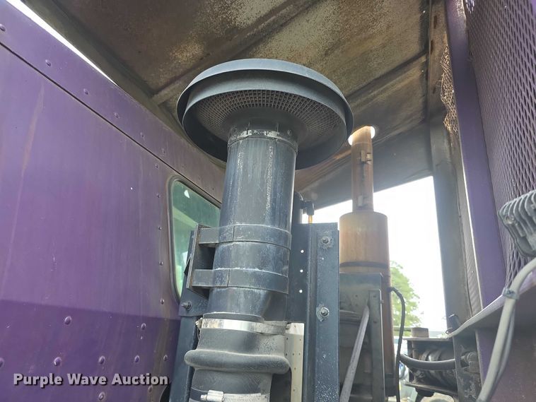 image for item FH6107 1995 Peterbilt 320 refuse truck
