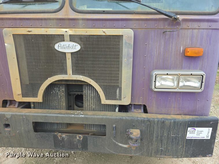 image for item FH6107 1995 Peterbilt 320 refuse truck
