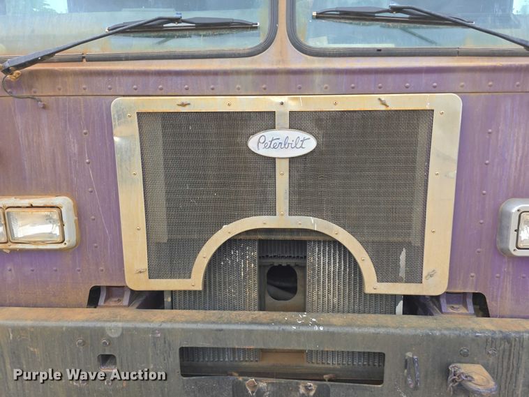 image for item FH6107 1995 Peterbilt 320 refuse truck