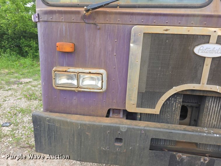 image for item FH6107 1995 Peterbilt 320 refuse truck