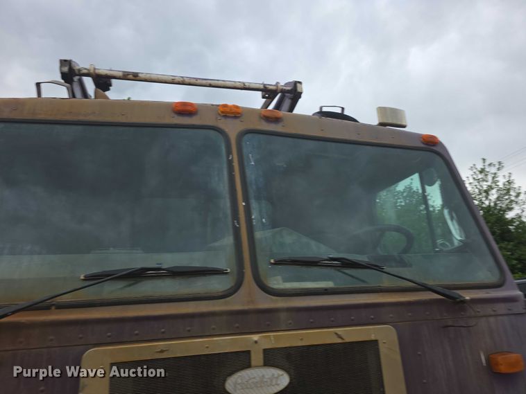 image for item FH6107 1995 Peterbilt 320 refuse truck