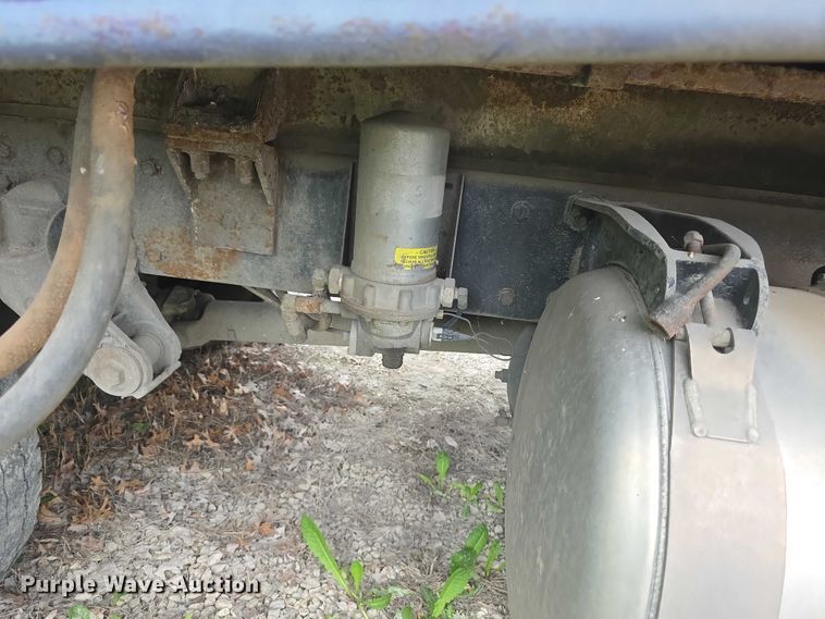 image for item FH6107 1995 Peterbilt 320 refuse truck