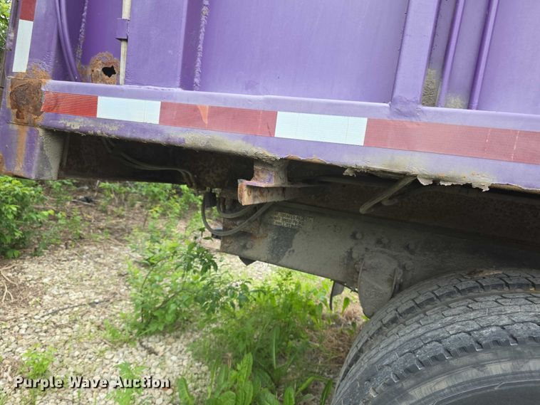 image for item FH6107 1995 Peterbilt 320 refuse truck
