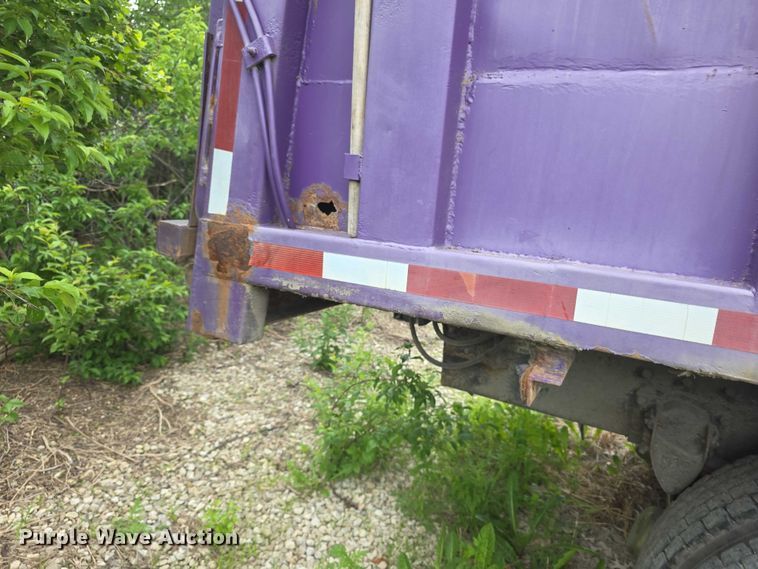 image for item FH6107 1995 Peterbilt 320 refuse truck