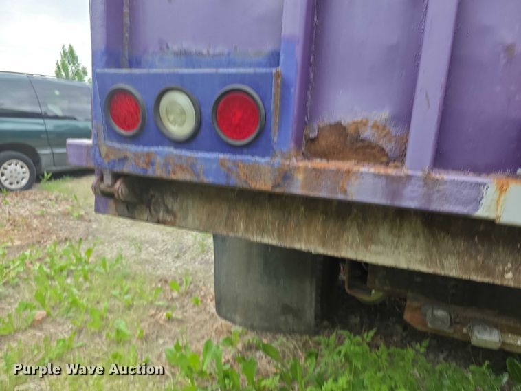 image for item FH6107 1995 Peterbilt 320 refuse truck