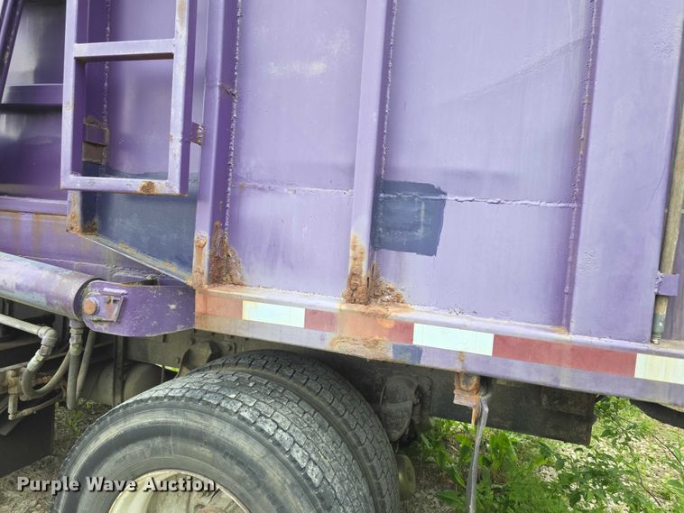 image for item FH6107 1995 Peterbilt 320 refuse truck