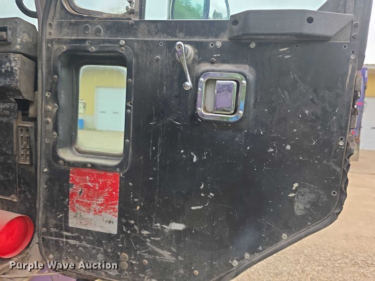 image for item FH6107 1995 Peterbilt 320 refuse truck