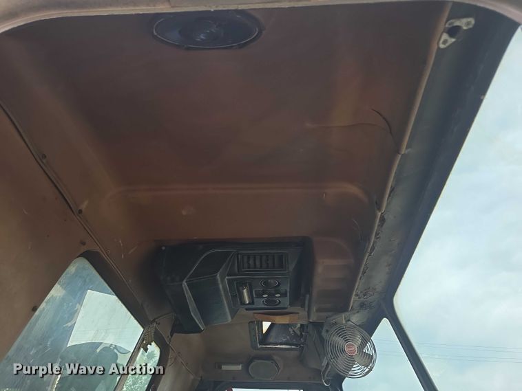 image for item FH6107 1995 Peterbilt 320 refuse truck