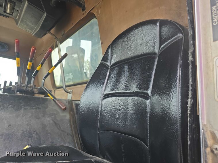 image for item FH6107 1995 Peterbilt 320 refuse truck