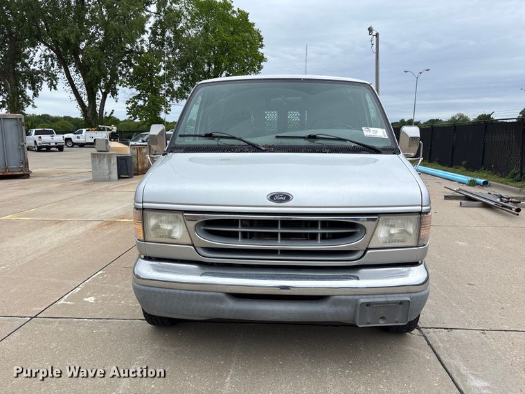 image for item FH6112 2000 Ford E250 van