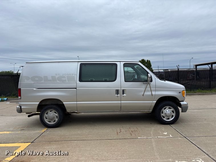image for item FH6112 2000 Ford E250 van
