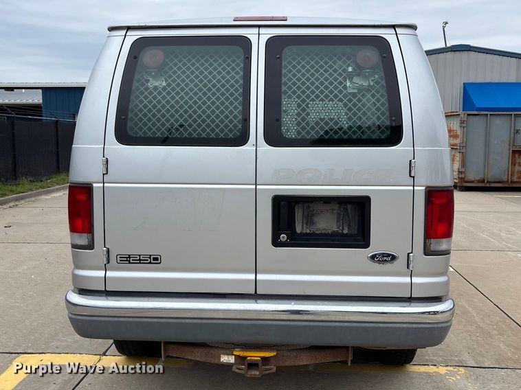 image for item FH6112 2000 Ford E250 van