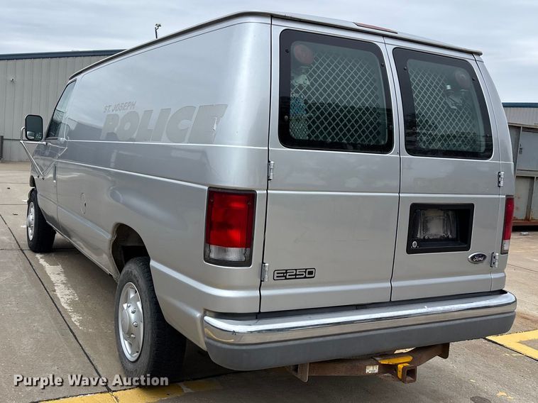 image for item FH6112 2000 Ford E250 van