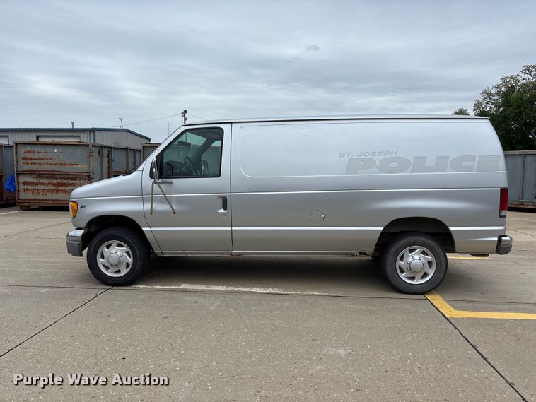 image for item FH6112 2000 Ford E250 van