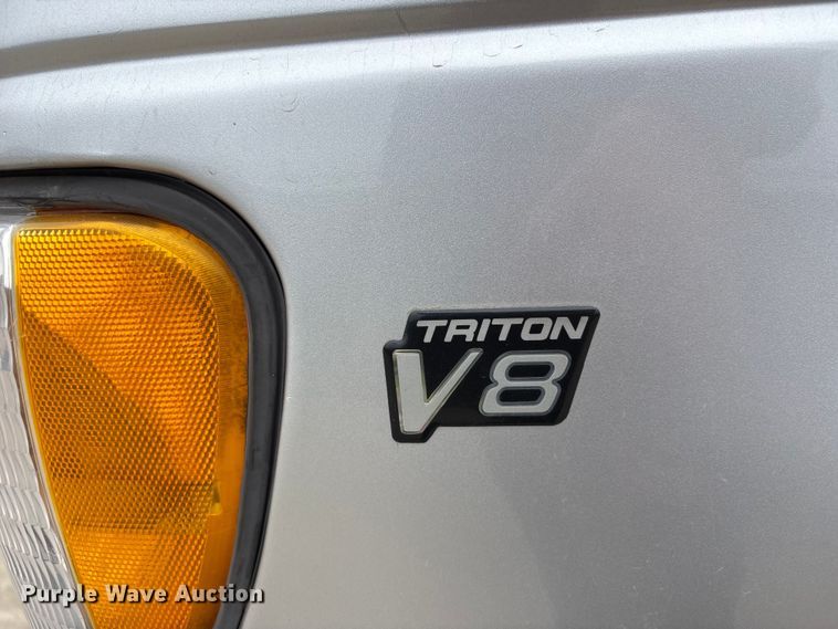 image for item FH6112 2000 Ford E250 van