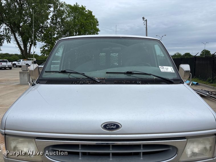 image for item FH6112 2000 Ford E250 van