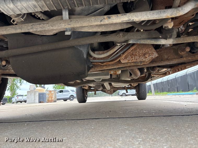 image for item FH6112 2000 Ford E250 van