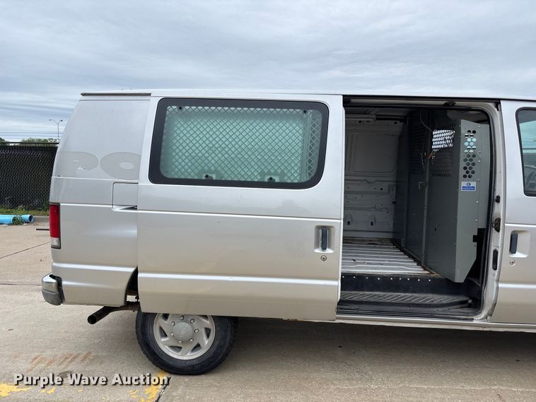 image for item FH6112 2000 Ford E250 van
