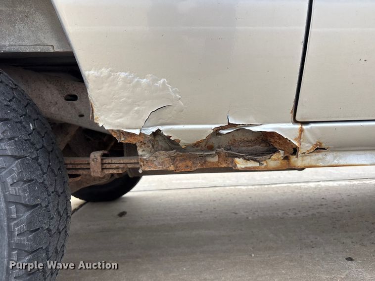 image for item FH6112 2000 Ford E250 van