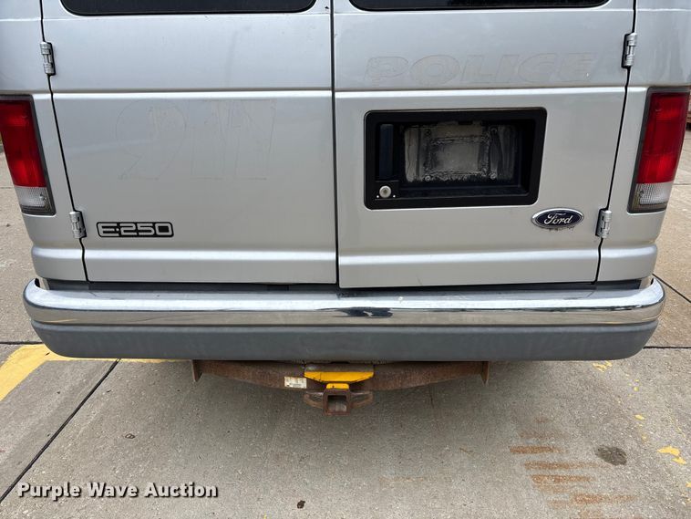 image for item FH6112 2000 Ford E250 van